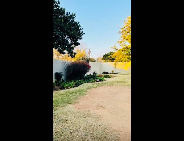 4 BEDROOM PROPERTY TO RENT IN LOMBARDY EAST